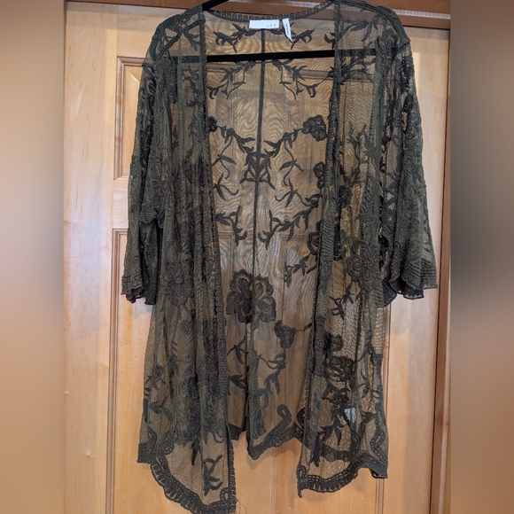 LUQ Olive Sheer Lace Kimono - Picture 5 of 10